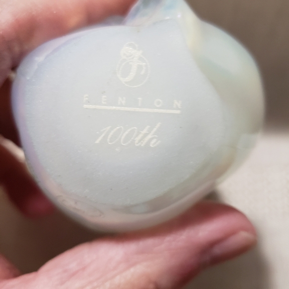 Super cute Fenton 100th Anniversary White Opalescent Teddy Bear - Picture 8 of 9